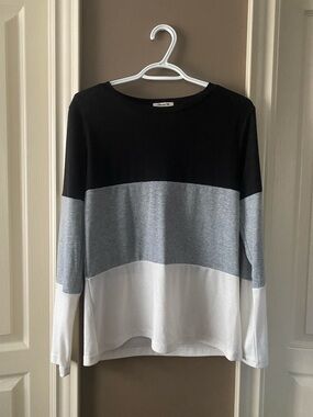 Blooming Jelly Colorblock Long Sleeve Top in Black, Gray & White Size Small
